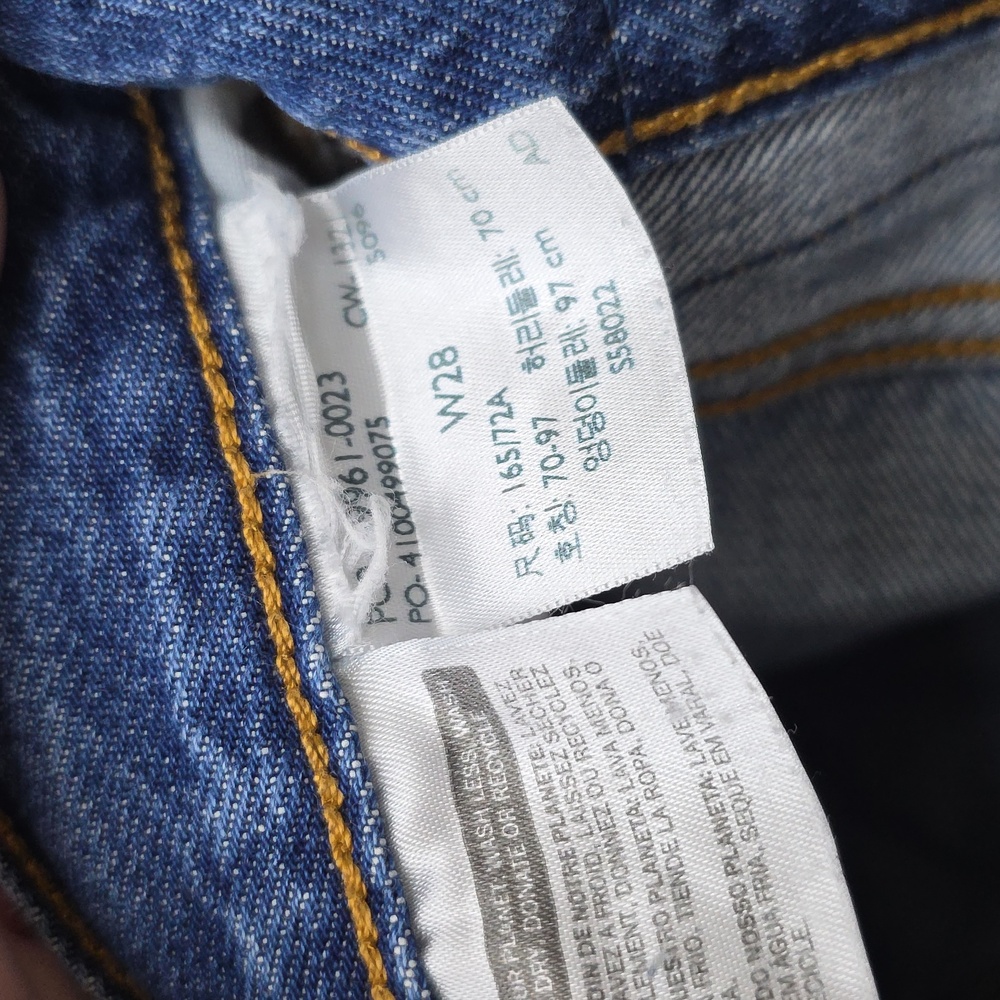 Levi's Women's Classic Blue Jean Shorts - Picture 5 of 5